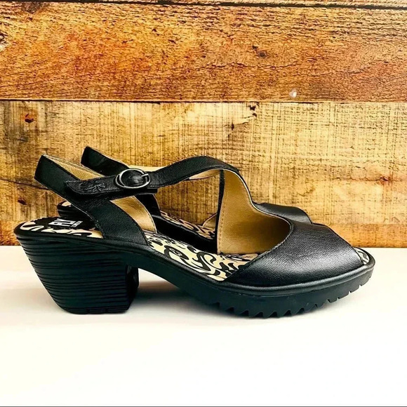 NWOT Fly London Wyno Chunky Heel Sandal - Picture 2 of 8
